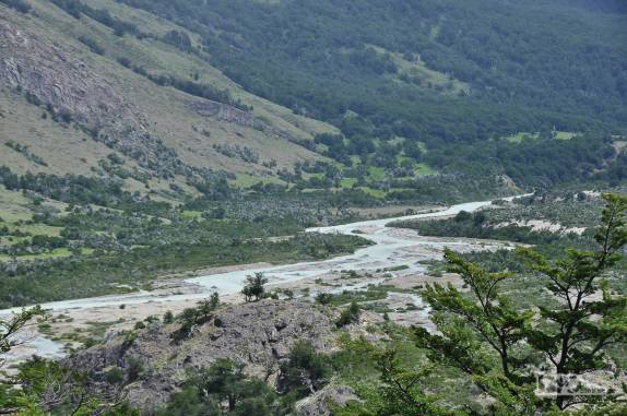 O vale do rio Fitz Roy, no caminho para a Laguna Torre, no Parque Nacional Los Glaciares, perto de El Chaltén, na Argentina